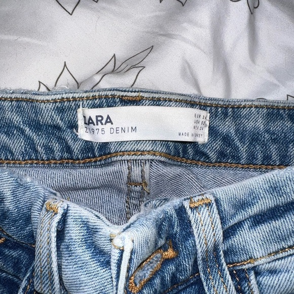 Zara jeans with pearls - Picture 3 of 3